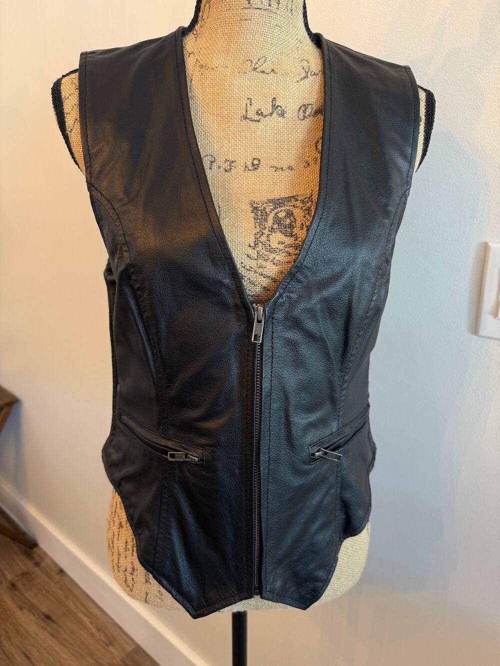 Milwaukee Leather Women's Leather Zip Up Motorcycle Vest Stretch Side Sz L